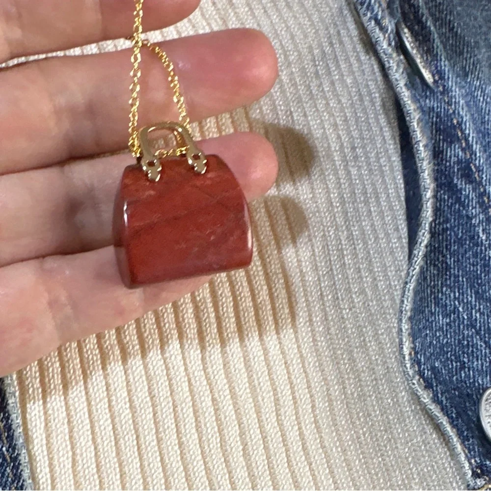 Red Picasso jasper carved handbag in vermeil gold dainty chain pendant necklace - Picture 4 of 4